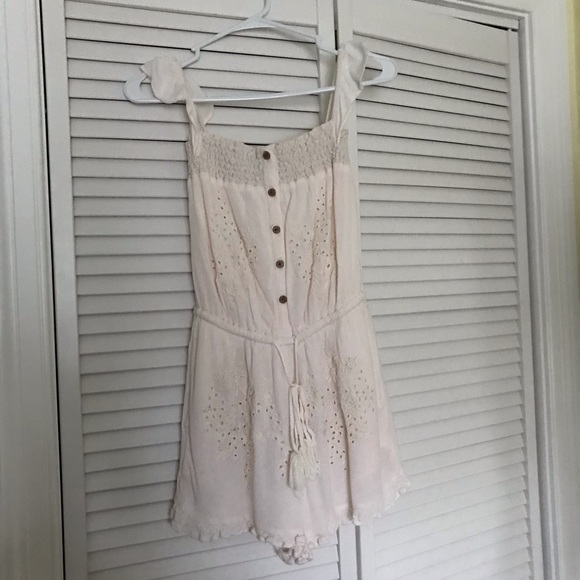 American Eagle cream off shoulder romper - Picture 1 of 5